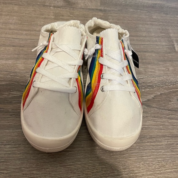 Torrid Riley shoes size 10WW.  Brand new never worn.   Rainbow design - Picture 3 of 6